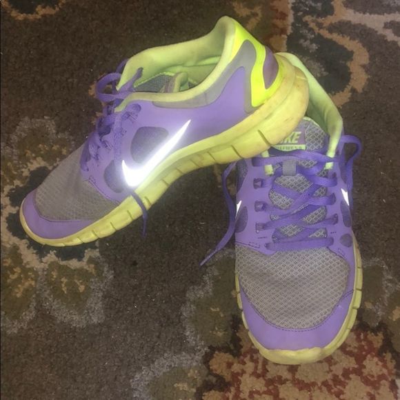 •NIKE• NIKE free 5.0 size 6Y. - Picture 4 of 7